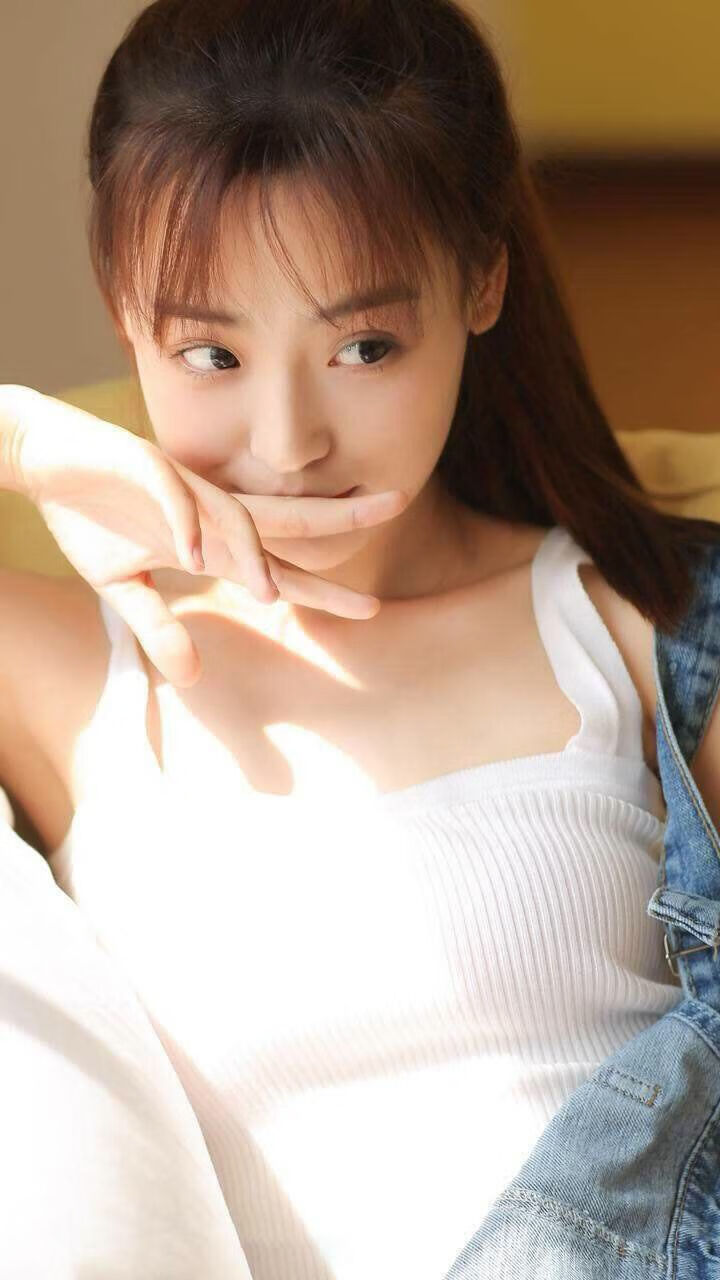 国际体坛巨星足球精彩瞬间：场上对决，足球巨星比赛