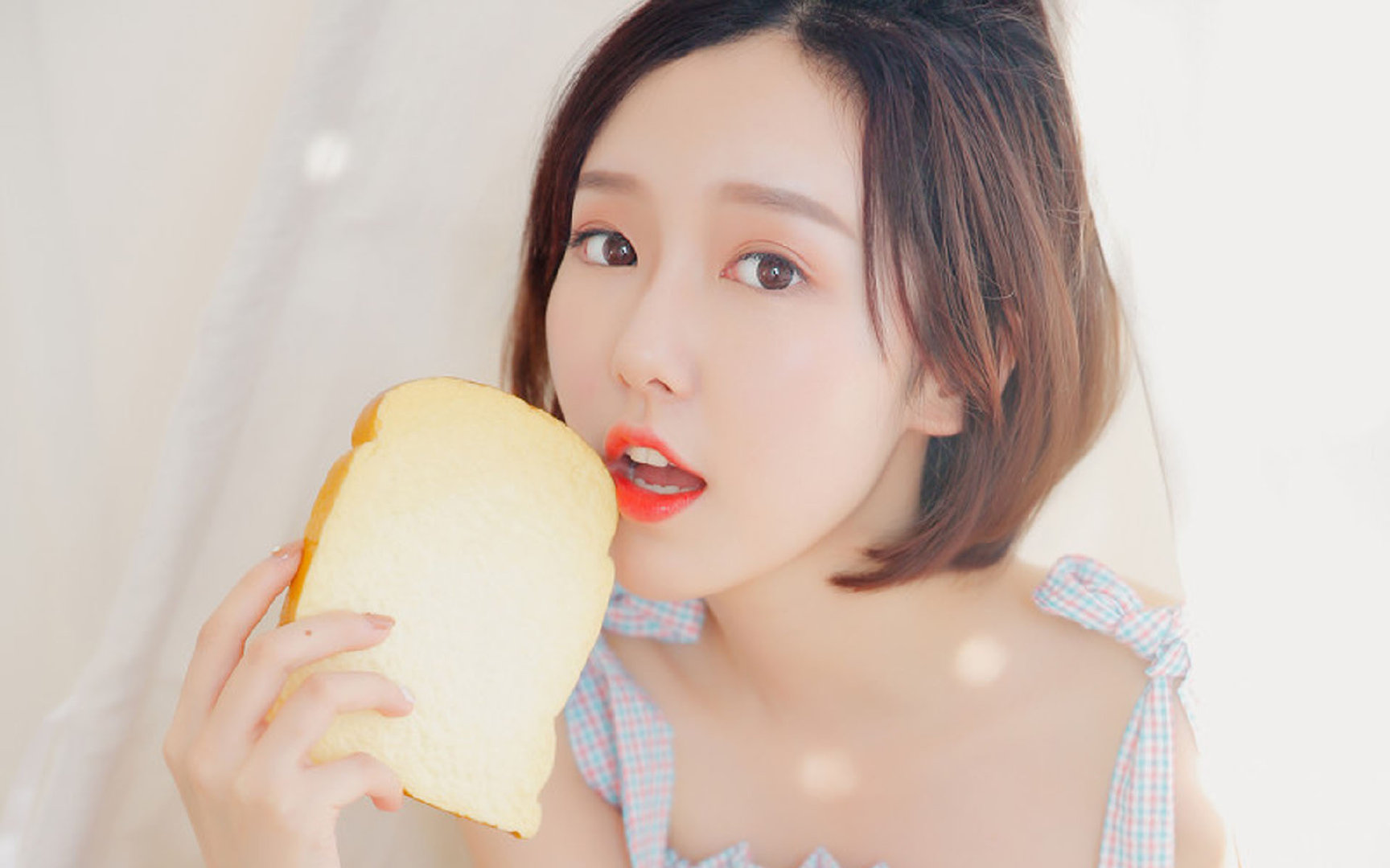 国际体坛巨星足球精彩瞬间：场上对决，足球巨星比赛